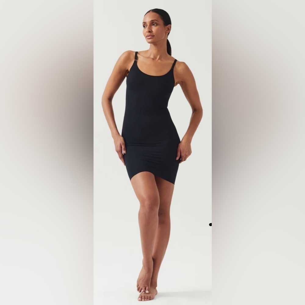 ASSETS BY SPANX Sz L Medium Compression Adjustable Straps Slip Shapewear